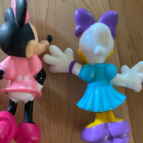 4 Vintage Disney PVC Epcot Collectible Minnie Daisy Goofy Donald Figurine Toys - Picture 12 of 14